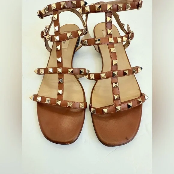 Valentino Garavani Brown leather Gold Rockstud ankle strap flat sandals EU 39.5 Sandals